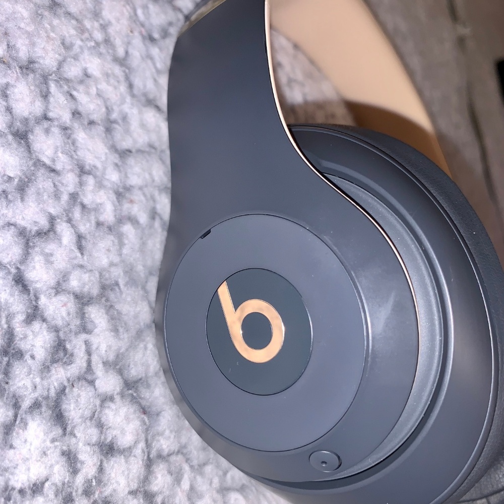 USED LIKE NEW Beats by Dr. Dre - Beats Studio 3